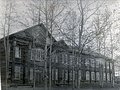 [Виды посёлка] Большая Эльдиканская средняя школа (старое здание)